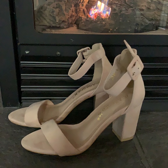 New cream Allegra K heels - Picture 2 of 3